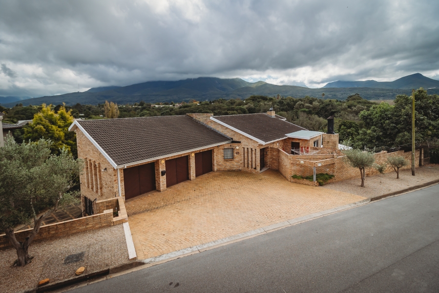 4 Bedroom Property for Sale in Bergsig Western Cape